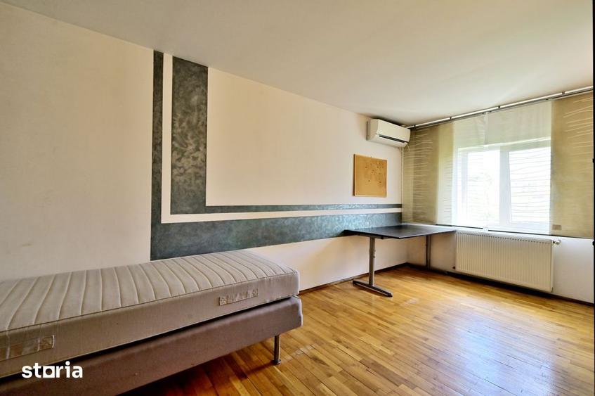 Apartament cu 4 camere decomandat în Vest