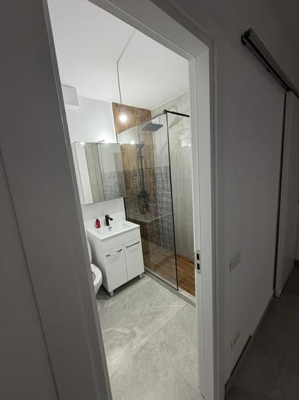 Apartament cu 3 camere semidecomandat în Iancului