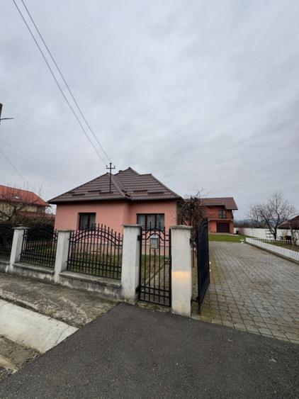Casă cu 3 camere cu Teren 450 Mp în Lăpuș