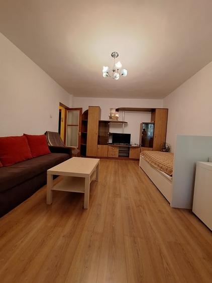Garsonieră decomandată în Splaiul Unirii