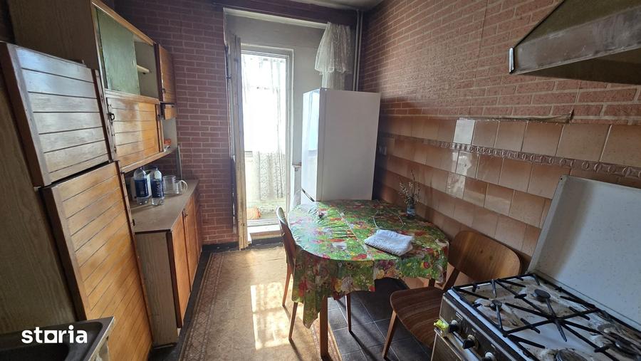 Apartament cu 3 camere în Craiovei