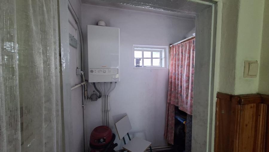 Casă individuală cu 4 camere cu Canalizare în Vest