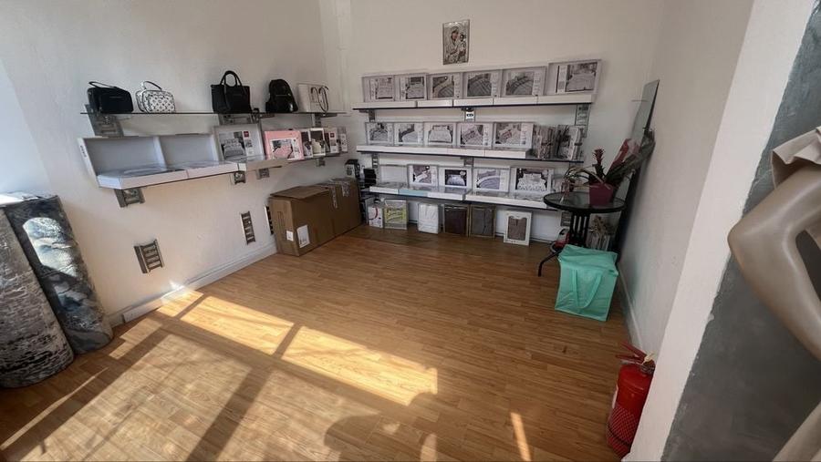 Spațiu comercial, de 40 mp, în Central