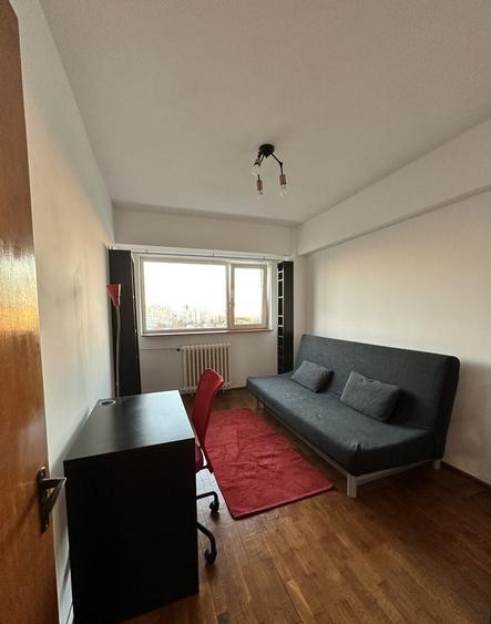 Apartament cu 3 camere decomandat în Titulescu