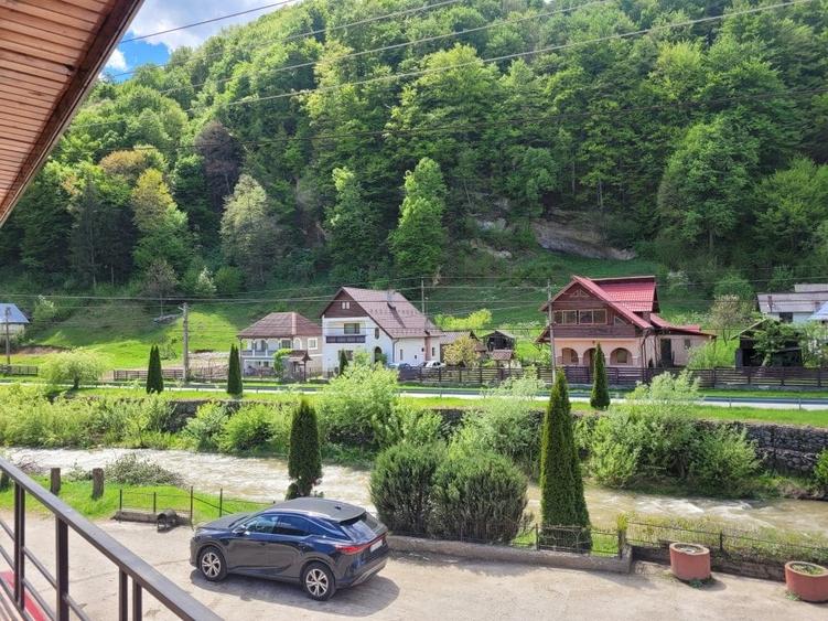 Casă individuală cu 7 camere cu Teren 1340 Mp în Brăduleț