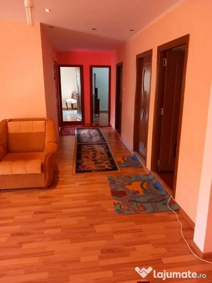 Casă cu 7 camere în Mărunțișu