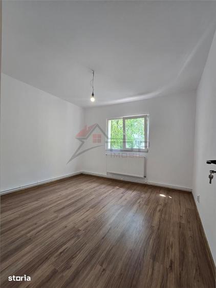 Apartament cu 4 camere decomandat în Dacia