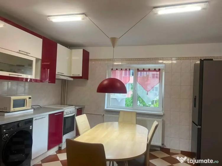 Apartament cu 4 camere decomandat în Timpuri Noi