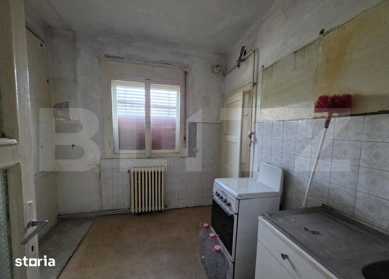 Casă cu 5 camere cu Teren 252 Mp în Solidarității