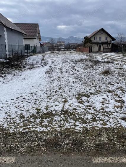 Teren de 1050 mp, în Dumbrava