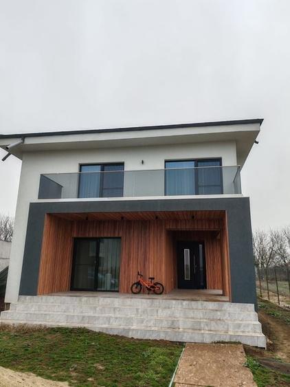 Casă individuală cu 6 camere cu Canalizare în Moara Vlăsiei