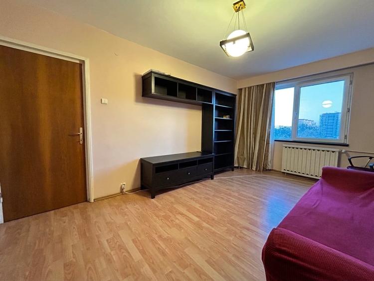 Apartament cu 3 camere semidecomandat, mobilat în Titan