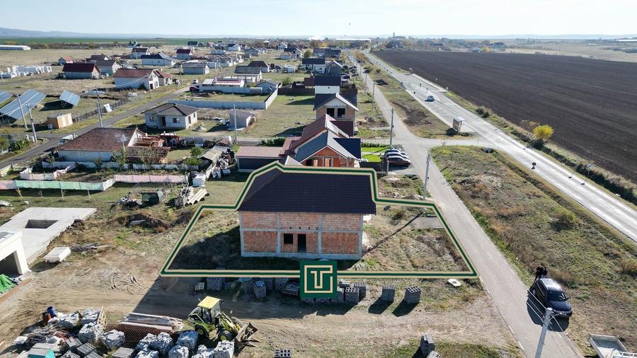 Casă cu 5 camere cu Teren 500 Mp în Aluniș