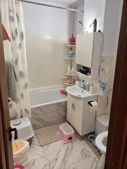 Apartament cu 2 camere decomandat în Tractorul