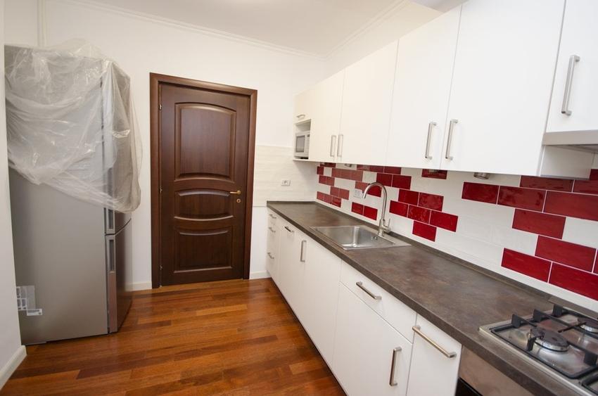 Apartament cu 3 camere decomandat în P-ța Victoriei