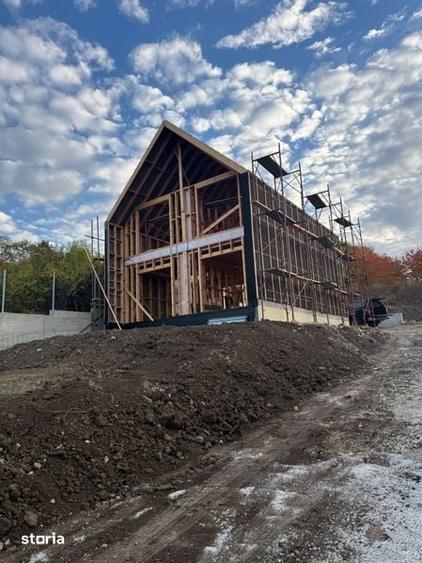 Casă cu 3 camere cu Teren 110 Mp în Coman