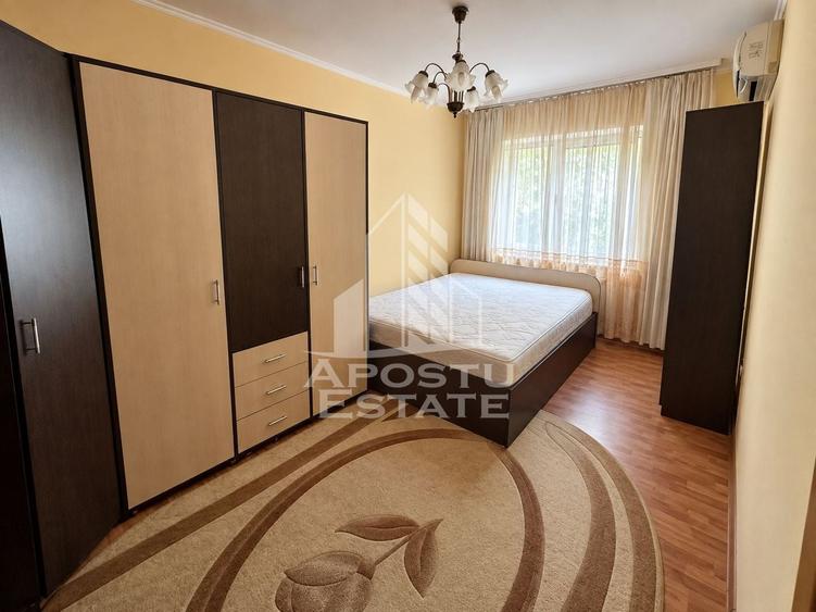 Apartament cu 3 camere decomandat, mobilat în Girocului