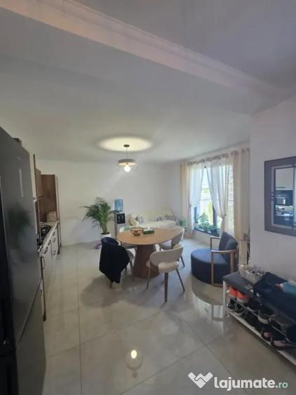 Casă cu 3 camere cu Teren 497 Mp în Central