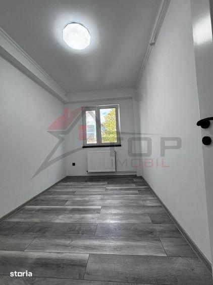 Apartament cu 3 camere semidecomandat în Tătărași
