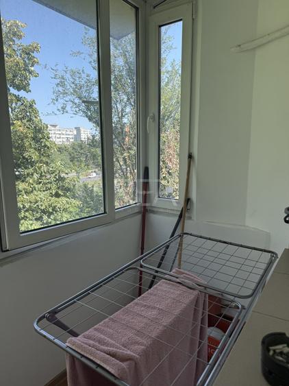 Apartament cu 4 camere semidecomandat, mobilat în Drumul Taberei