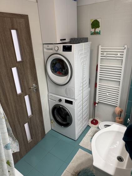 Apartament cu 3 camere semidecomandat, mobilat în Periferie