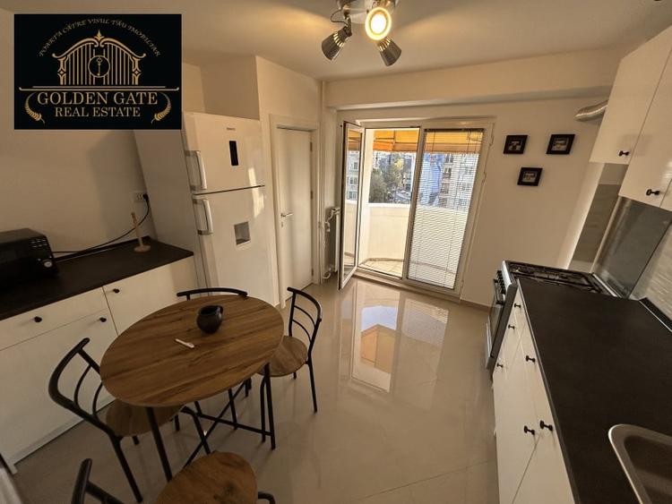 Apartament cu 3 camere decomandat, mobilat în Decebal