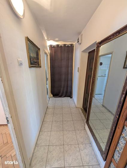 Garsonieră decomandată în Lunei