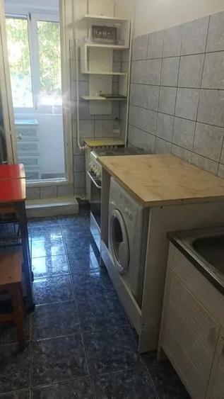 Garsonieră decomandată în Titan