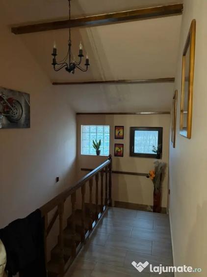 Casă cu 8 camere cu Teren 5000 Mp în Malu Mare