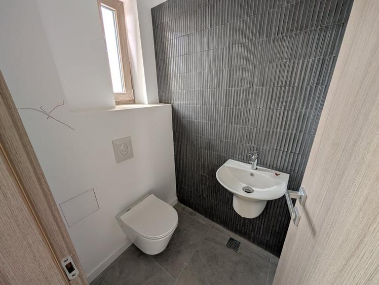 Casă individuală cu 4 camere cu Canalizare în Otopeni
