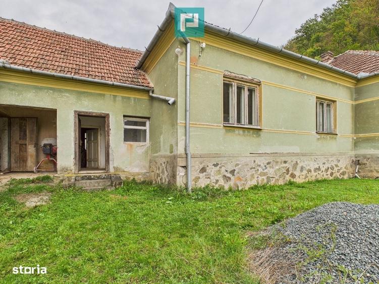 Casă cu 4 camere în Stejar