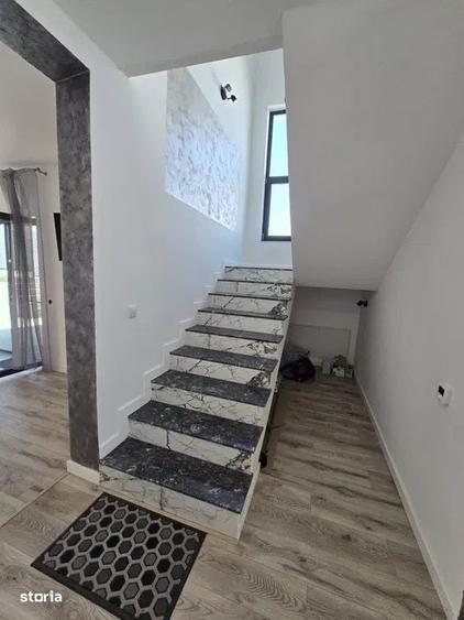 Casă cu 4 camere cu Teren 497 Mp în Bora