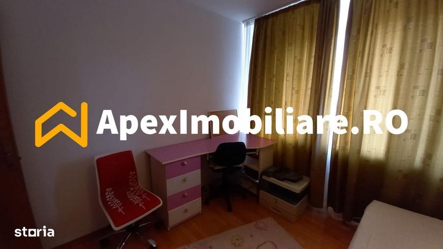 Apartament cu 3 camere semidecomandat în Iancului
