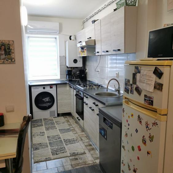 Apartament cu 3 camere decomandat, mobilat în Florești