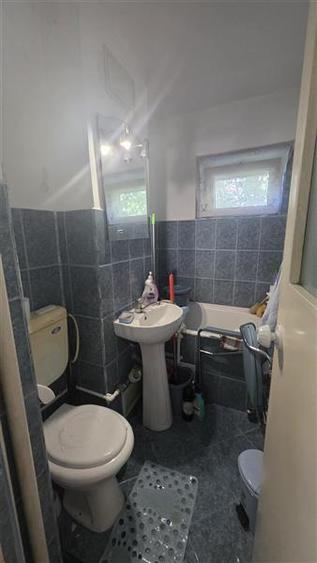 Apartament cu 2 camere semidecomandat în Rovine