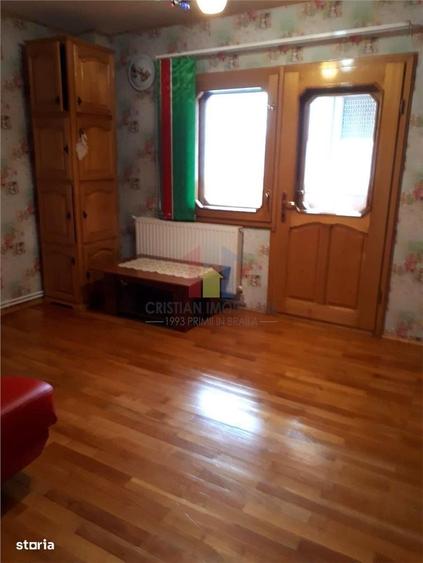 Apartament cu 3 camere decomandat în Buzaului