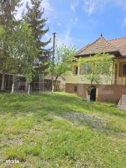 Casă cu 4 camere decomandat cu Teren 1000 Mp în Petrești