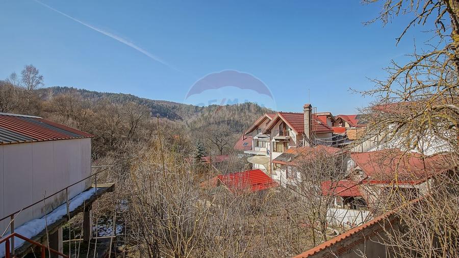 Casă individuală cu 2 camere cu Teren 230 Mp în Schei