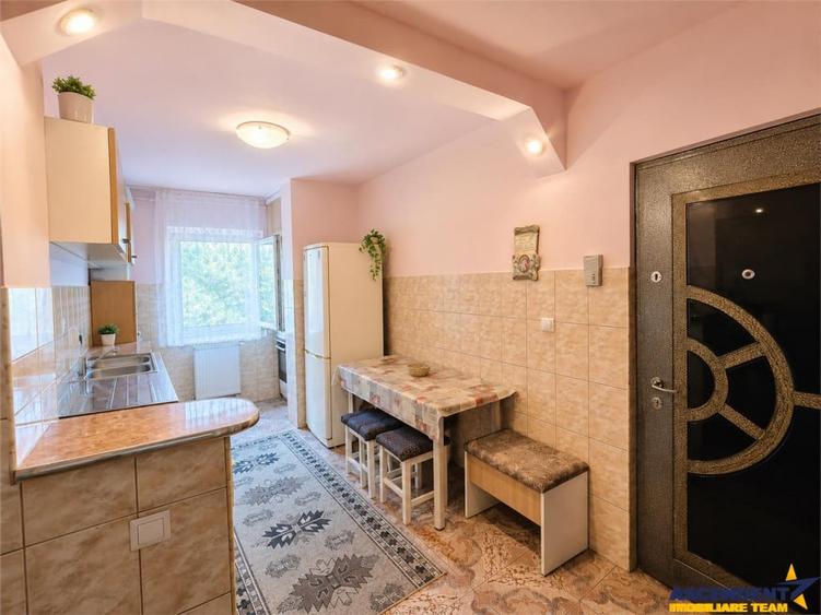 Apartament cu 3 camere decomandat în Triaj
