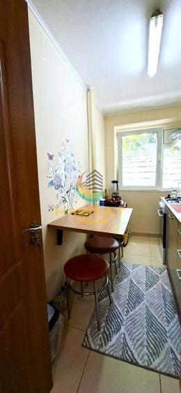 Apartament cu 3 camere semidecomandat, mobilat în P-ța Reșița