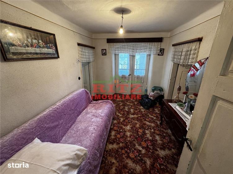 Casă cu 4 camere în Osica de Sus