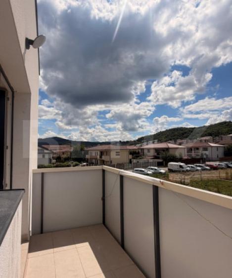 Apartament cu 3 camere semidecomandat în Florești — fotografia 1