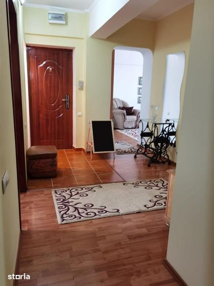 Apartament cu 4 camere decomandat în Central