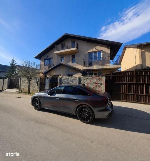 Casă cu 4 camere în Roșu