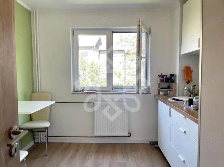 Apartament cu 3 camere semidecomandat în Rogerius
