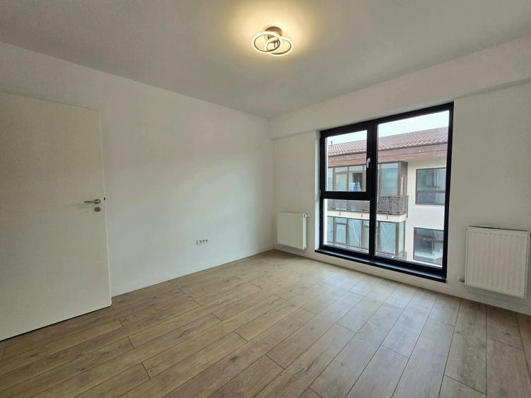 Apartament cu 4 camere decomandat în Dobroești