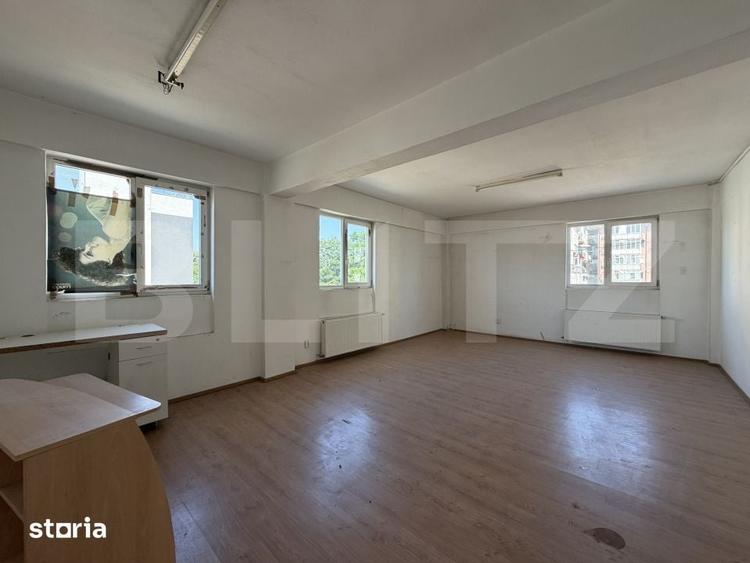 Spațiu comercial, de 550 mp, în Craiovița Nouă