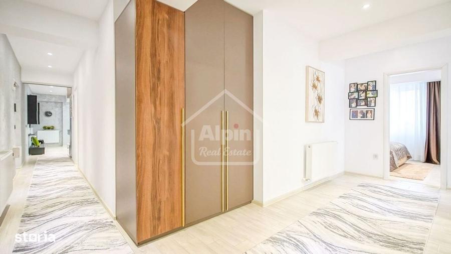 Apartament cu 4 camere decomandat în Tractorul