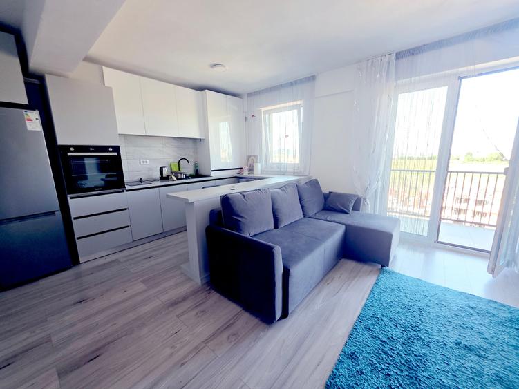 Apartament cu 2 camere decomandat în Tractorul