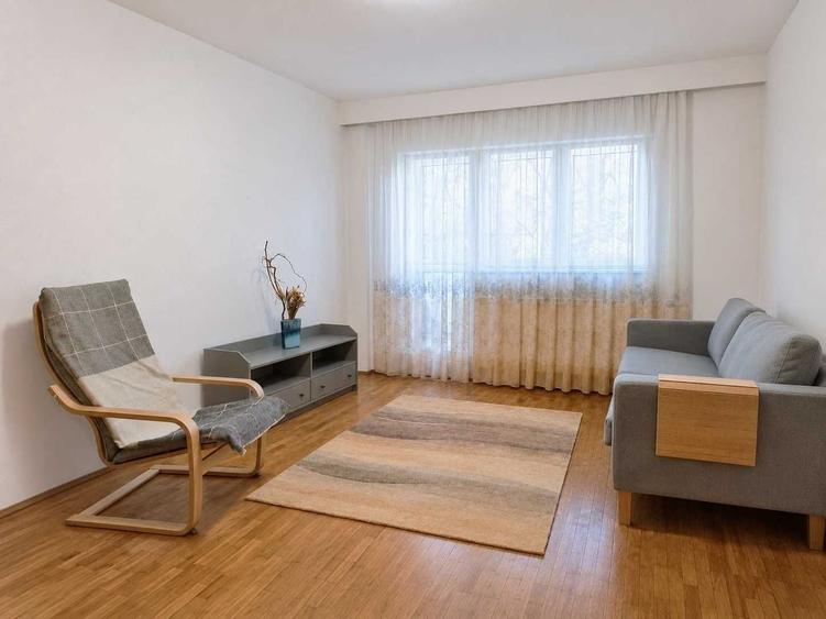 Apartament cu 3 camere semidecomandat, mobilat în Ultracentral
